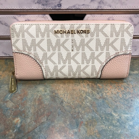 Michael Kors Handbags - Michael Kors Pink and Cream Wallet